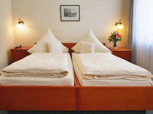 22375503-Doppelzimmer-3-Dresden-300x225-5