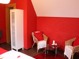 22375651-Doppelzimmer-3-Dresden-300x225-1