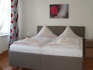 22375859-Doppelzimmer-2-Dresden-300x225-5