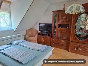 24059988-Doppelzimmer-4-Dresden-300x225-2