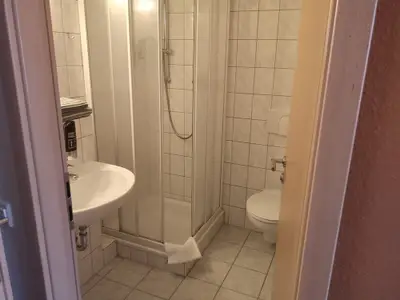 Zimmer 4 Bad