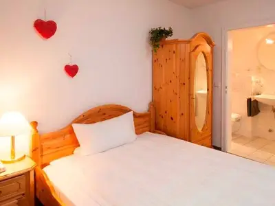 Doppelzimmer für 2 Personen (30 m²) in Erbach 8/10
