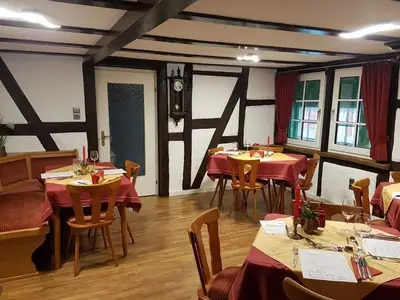 Doppelzimmer für 2 Personen (20 m²) in Erbach 9/10 Doppelzimmer für 2 Personen (20 m²) in Erbach 9/10