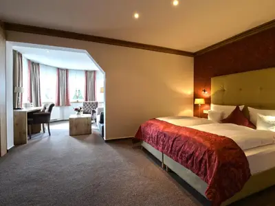 großzügiges Komfort-Doppelzimmer mit Erker, Zimmer 43