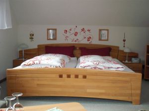 18963548-Doppelzimmer-2-Ettenheim-300x225-4