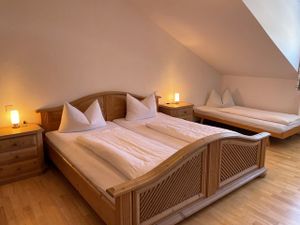 23896167-Doppelzimmer-3-Fischbachau-300x225-5