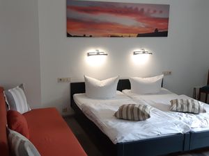 22596253-Doppelzimmer-2-Freiburg im Breisgau-300x225-3