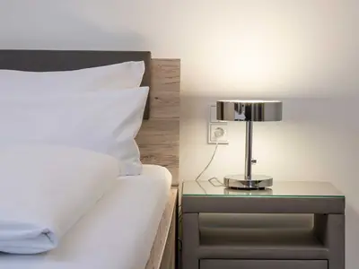 Zimmmer 4 Nachtkastl