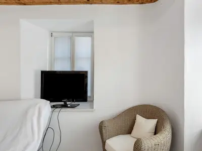 Photo, INSIDE, OUTSIDE