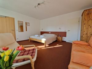 22685097-Doppelzimmer-2-Görlitz-300x225-5