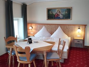 15223665-Doppelzimmer-2-Grabenstätt-300x225-3