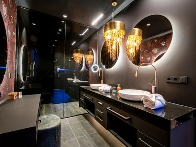 Badezimmer der Golden Sky Suite