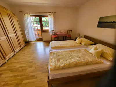 Zimmer Nr. mit Gemeinschaftsbad für 1-2 Personen