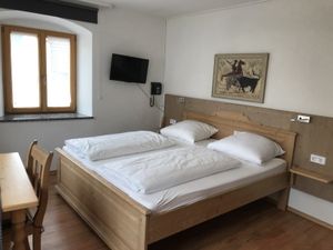 18406129-Doppelzimmer-2-Greding-300x225-1