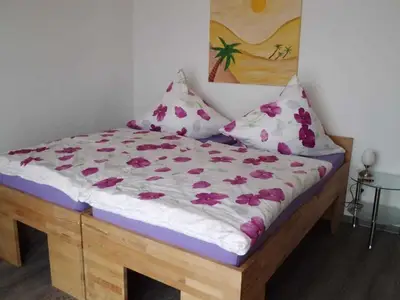 Doppelzimmer für 3 Personen (25 m²) in Großbettlingen 7/10