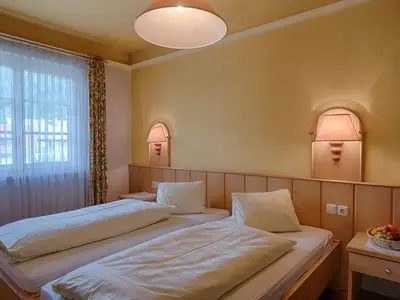 Doppelzimmer für 3 Personen (20 m²) in Großkirchheim 8/10