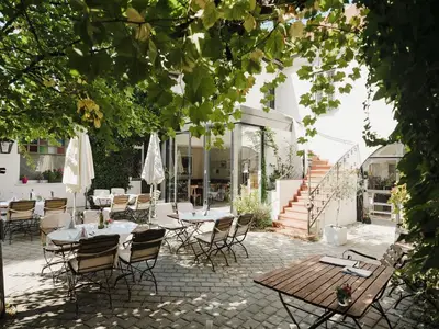 Wunderschöner Gastgarten direkt an der Donau