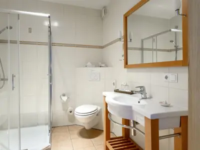 Badezimmerbeispiel Doppelzimmer Komfort