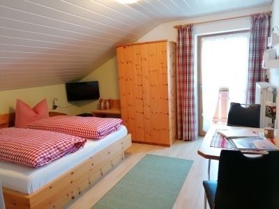 Doppelzimmer für 2 Personen (18 m²) in Hopferau 9/10