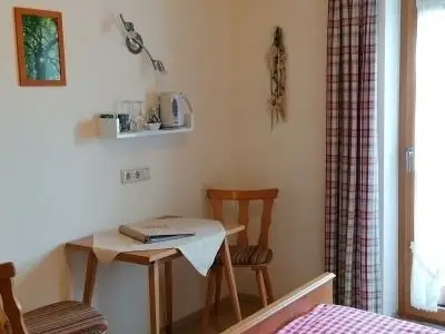 Doppelzimmer für 2 Personen (16 m²) in Hopferau 9/10