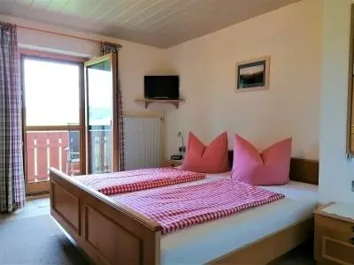 Doppelzimmer für 2 Personen (16 m²) in Hopferau 10/10