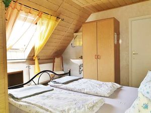 18778598-Doppelzimmer-3-Hoyerswerda-300x225-5