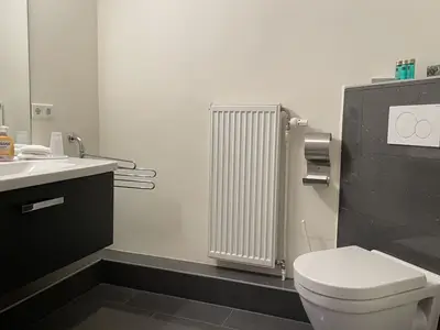 Badezimmerbeispiel Doppelzimmer Balkon