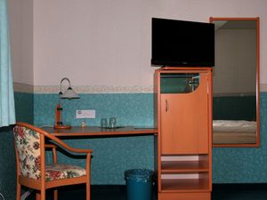 23302872-Doppelzimmer-3-Ilmenau-300x225-5