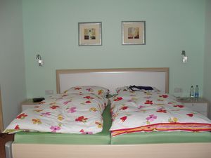 23302876-Doppelzimmer-2-Ilmenau-300x225-2