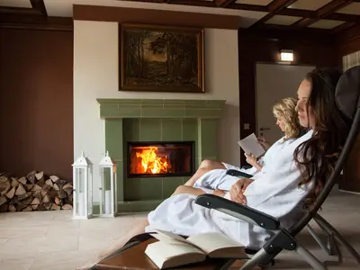 Ruhebereich mit Kamin