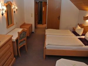 21283579-Doppelzimmer-2-Innsbruck-300x225-3