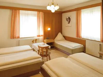 Doppelzimmer für 3 Personen in Innsbruck 3/10