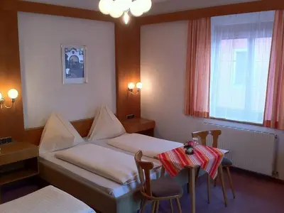 Doppelzimmer für 3 Personen in Innsbruck 5/10