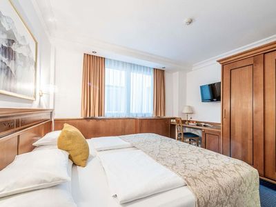 Doppelzimmer für 2 Personen (15 m²) in Innsbruck 4/7