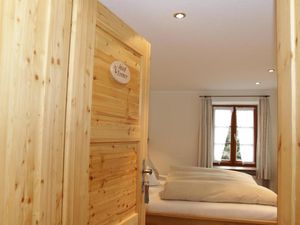 23307701-Doppelzimmer-2-Inzell-300x225-5