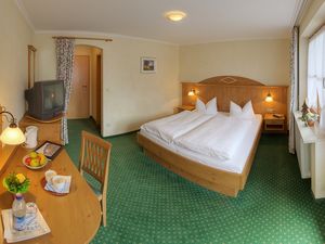 15209511-Doppelzimmer-4-Inzell-300x225-5