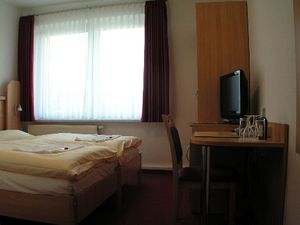 23302675-Doppelzimmer-2-Jena-300x225-2