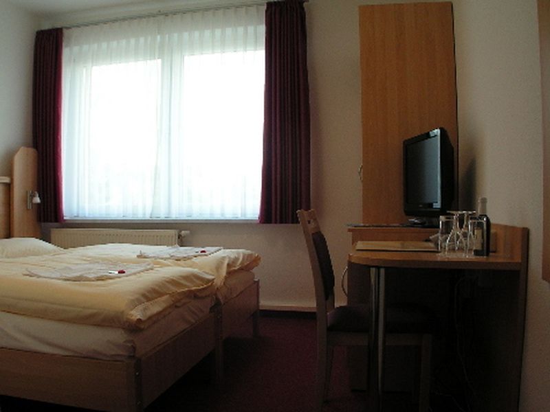 23302676-Doppelzimmer-2-Jena-800x600-2