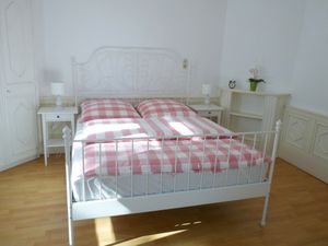 23302980-Doppelzimmer-2-Jena-300x225-4