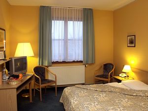 23302667-Doppelzimmer-4-Jena-300x225-5