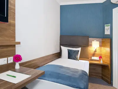 Doppelzimmer für 2 Personen in Jena 1/2