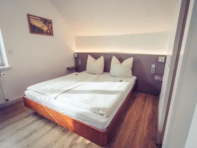 Doppelzimmer für 2 Personen (19 m²) in Kalenborn 8/10