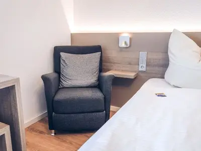 Doppelzimmer für 3 Personen (24 m²) in Kalenborn 9/10
