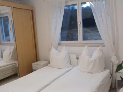 Schlafzimmer 2 mit zwei getrennten Betten