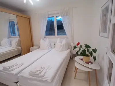 Schlafzimmer 2 mit zwei getrennten Betten