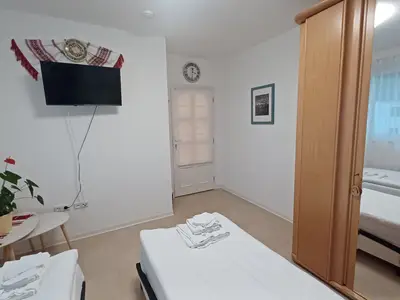 Schlafzimmer 1 mit zwei getrennten Betten