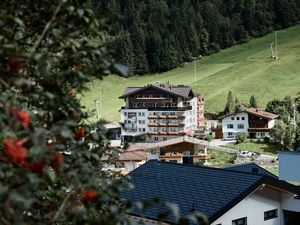 23518617-Doppelzimmer-2-Kaunertal-300x225-1