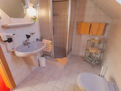 Mehrbettzimmer mit Balkon