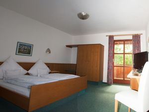 18925293-Doppelzimmer-2-Kipfenberg-300x225-5