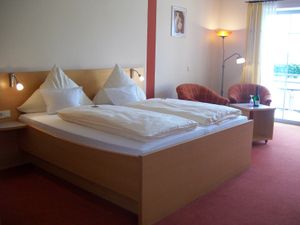 22378019-Doppelzimmer-3-Kirchham-300x225-2